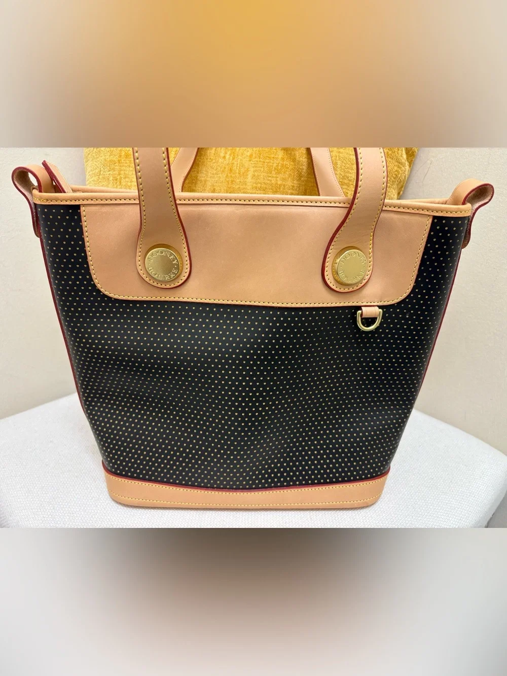 Vintage Y2K, Dooney, and Bourke shoulder bag.LIKE NEW CONDITION!